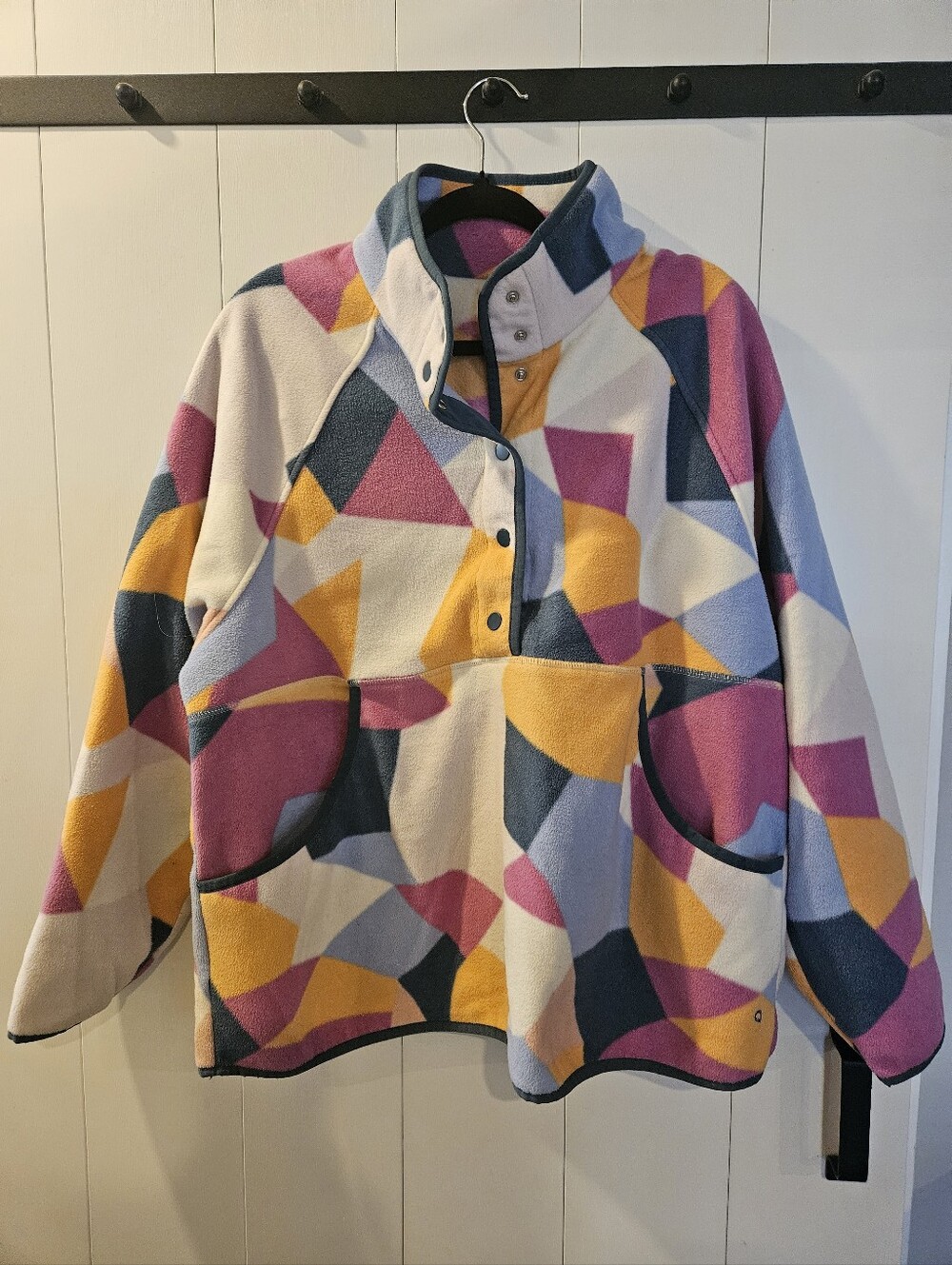 HYBA Geometric Multicolor Fleece Pullover